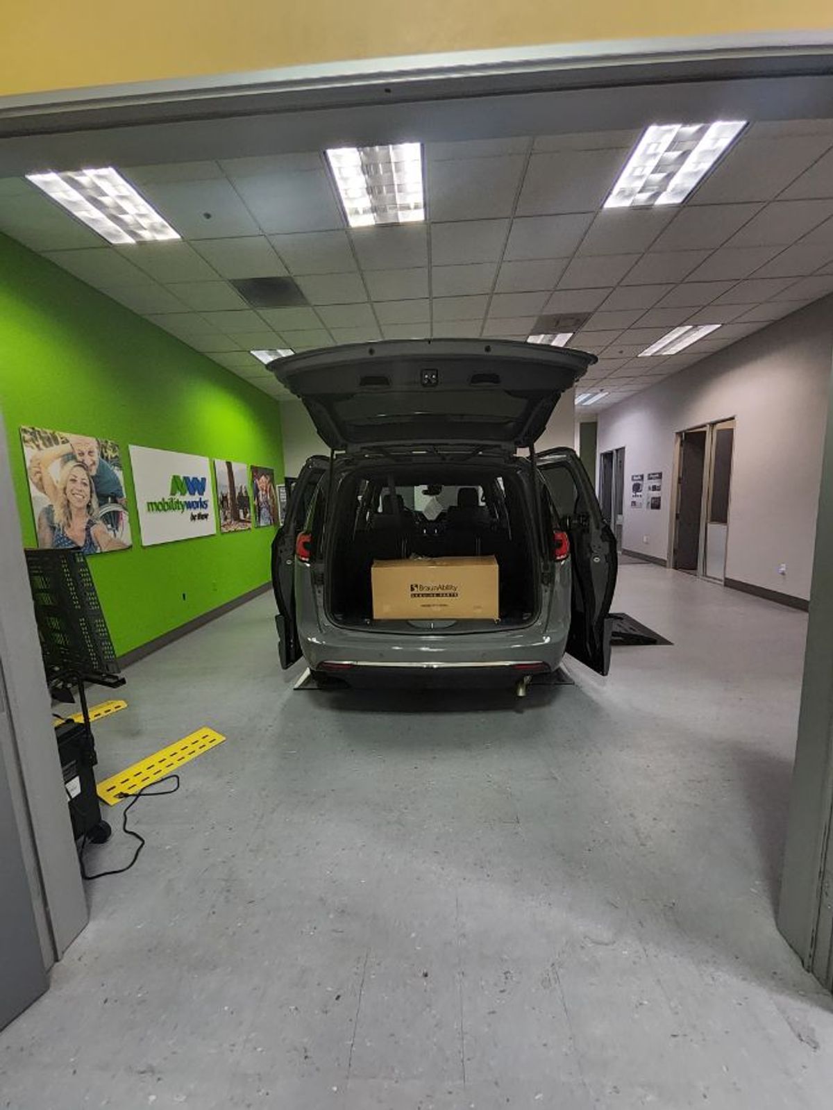 2025 CHRYSLER PACIFICA - Image 9