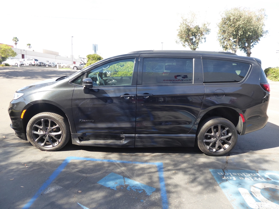 Used 2023 Chrysler Pacifica Touring L - BraunAbility Side Entry Fold Out Automatic Ramp