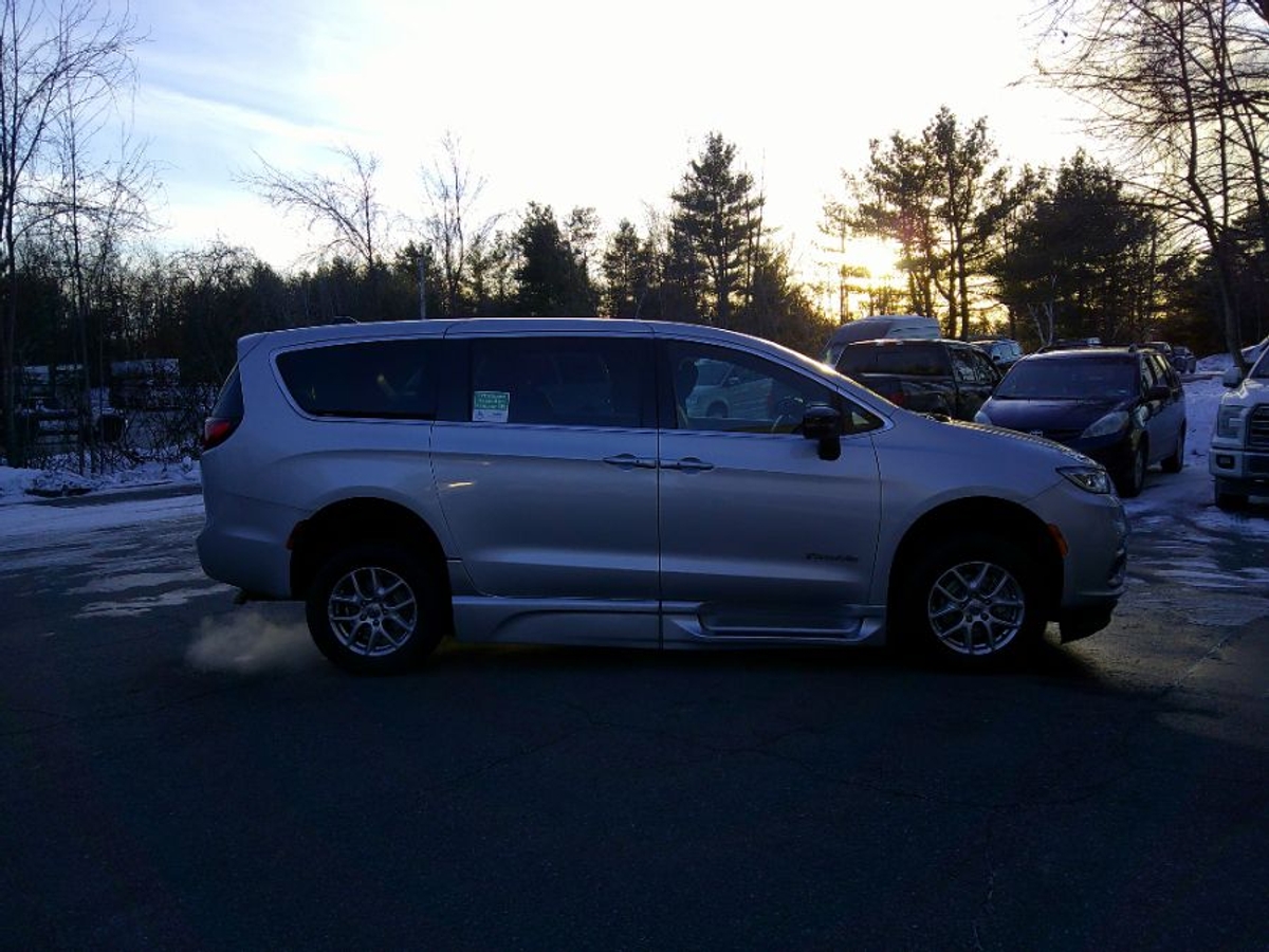 2024 CHRYSLER PACIFICA - Image 6