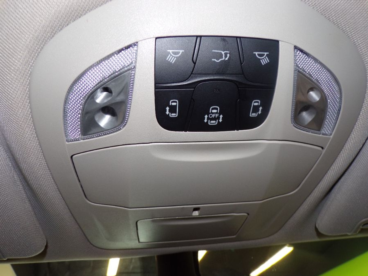 2023 CHRYSLER VOYAGER - Image 13