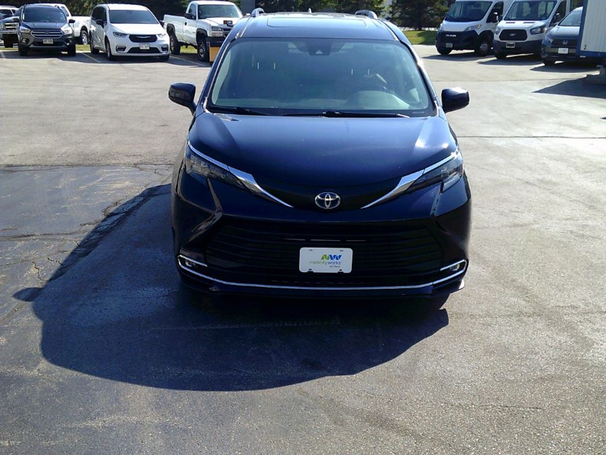 2024 TOYOTA SIENNA - Image 2