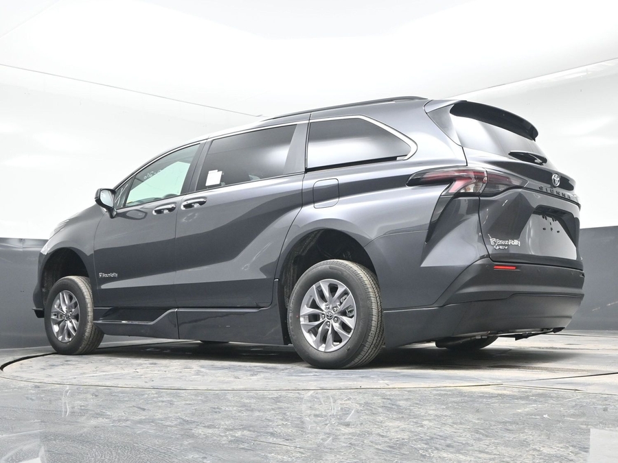 New 2025 Toyota Sienna Hybrid XLE Plus - BraunAbility Side Entry Entry Fold Out Automatic Ramp