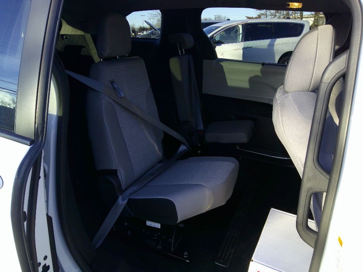 2025 TOYOTA SIENNA - Image 21