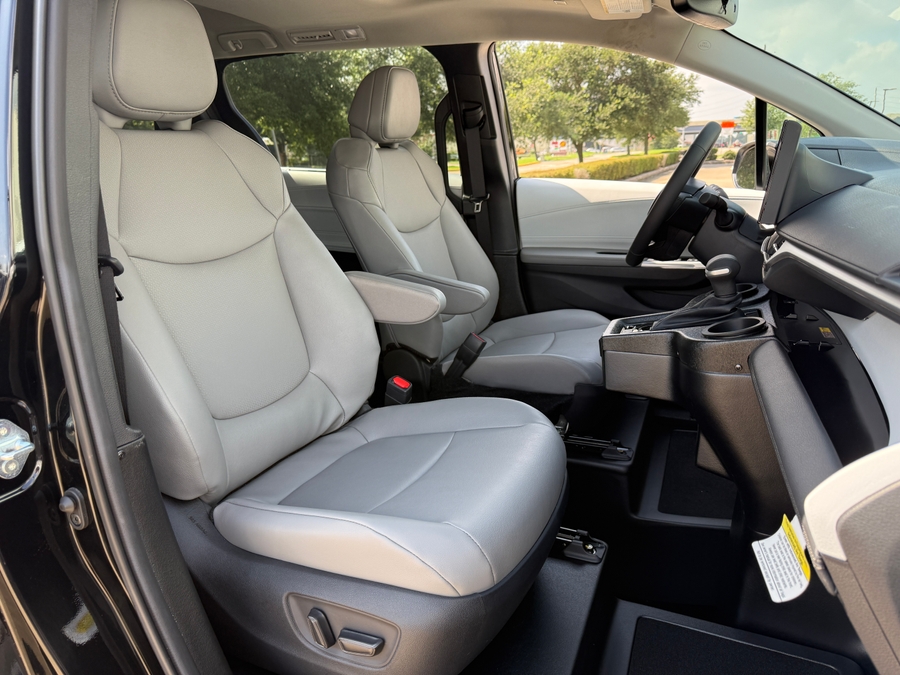 Black Toyota Sienna image number 10