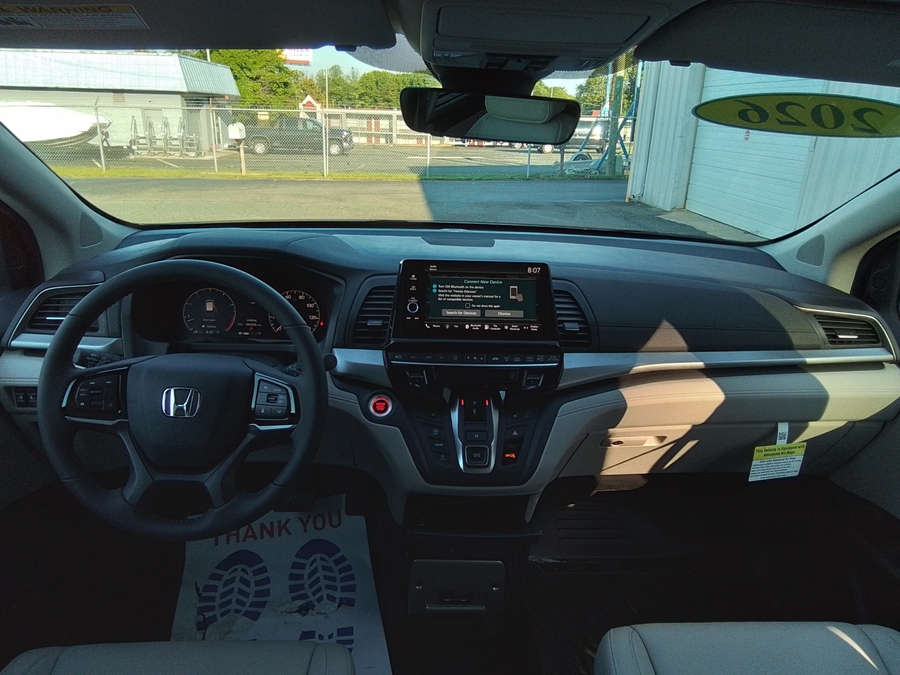 Silver Honda Odyssey image number 33