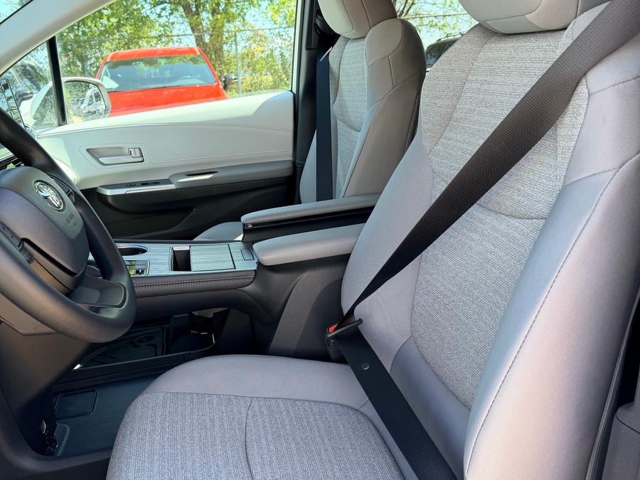 New 2026 Toyota Sienna Hybrid LE - BraunAbility Commercial Rear Entry Fold Out Manual Ramp