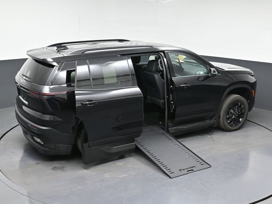 New 2026 Chevrolet Traverse 1LT Midnight - BraunAbility Side Entry In Floor Automatic Ramp