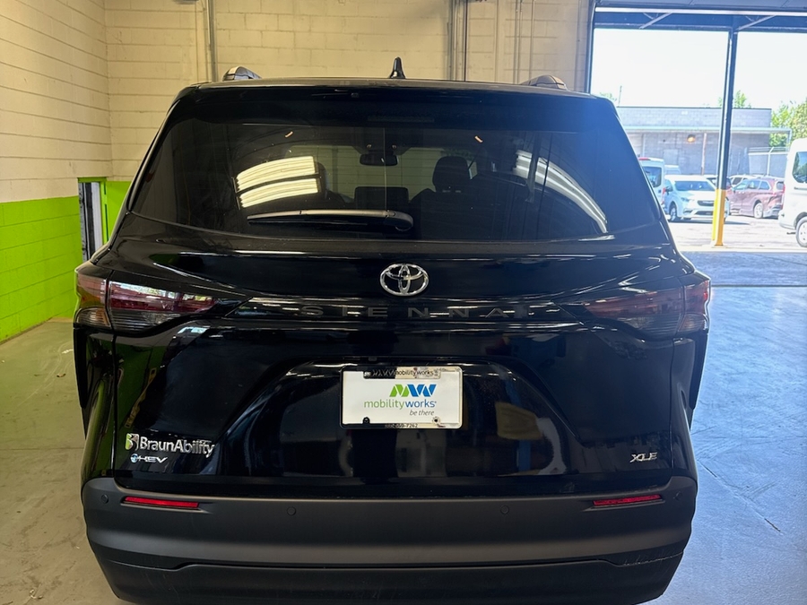 Black Toyota Sienna image number 10
