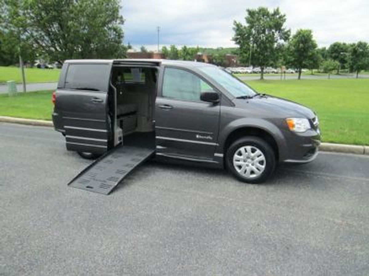 2016 Dodge Grand Caravan SE's photo