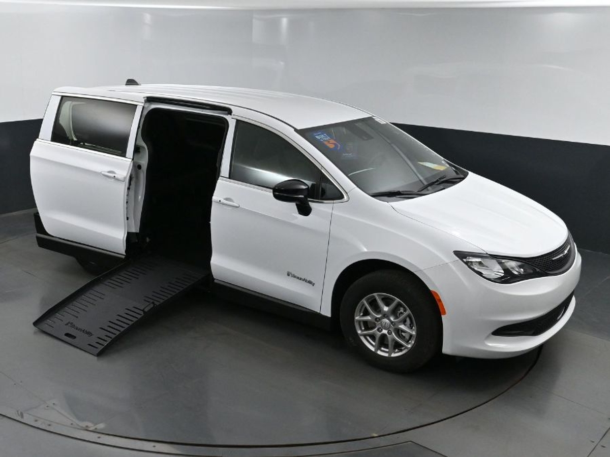 2025 CHRYSLER VOYAGER - Image 23