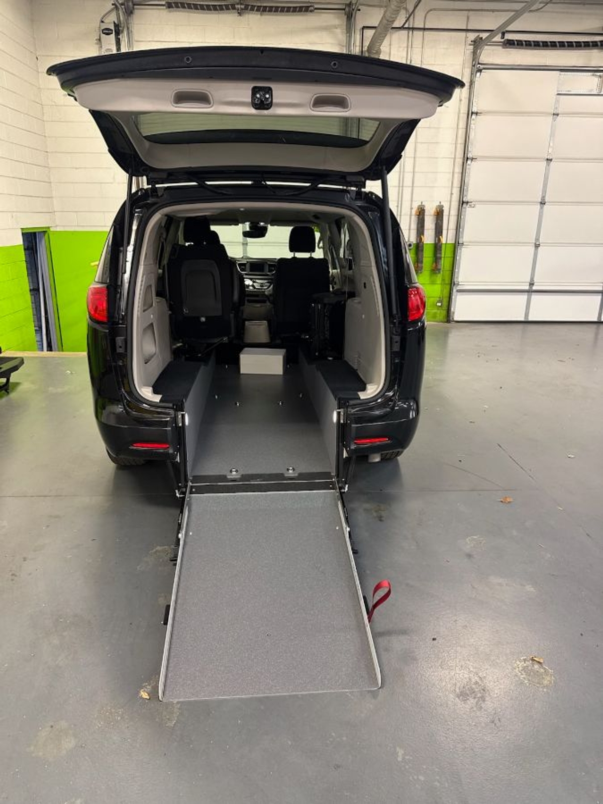 2024 CHRYSLER VOYAGER - Image 10