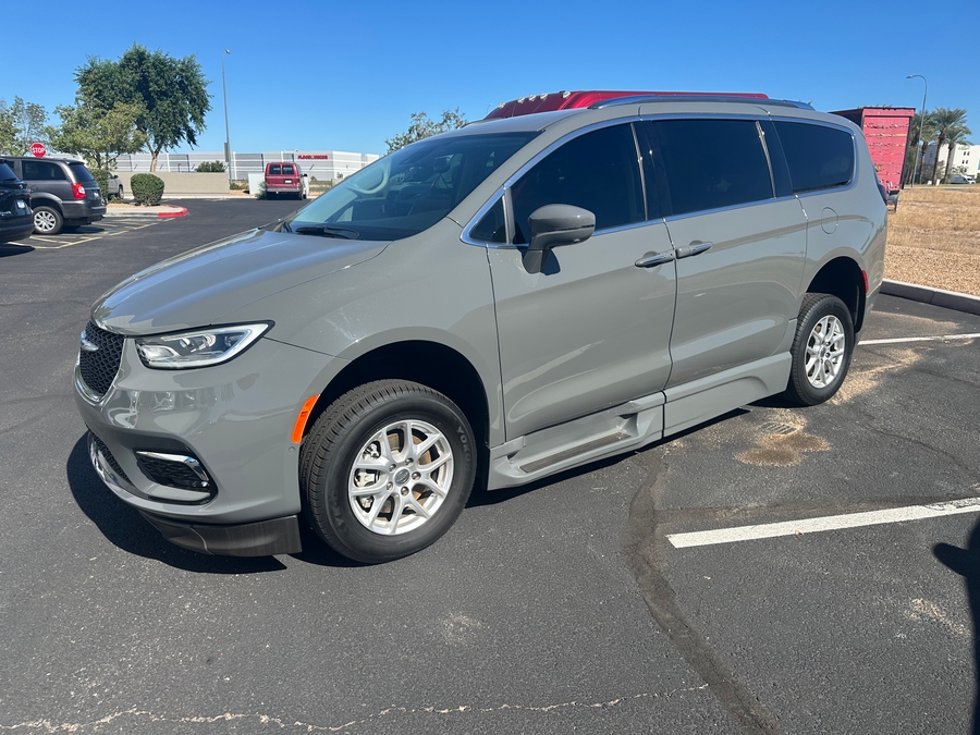 Used 2021 Chrysler Pacifica Touring L - BraunAbility Side Entry Entry In Floor Automatic Ramp