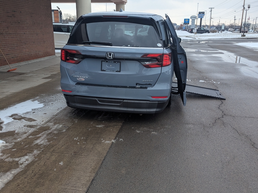 Used 2023 Honda Odyssey Sport - BraunAbility Side Entry Entry In Floor Automatic Ramp