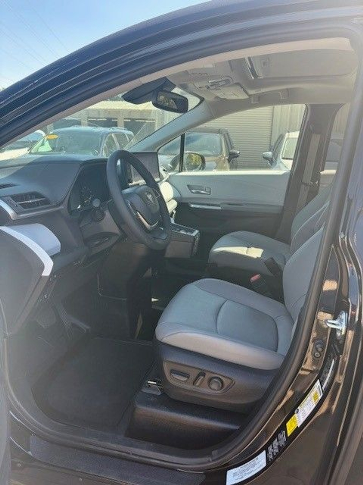 2025 TOYOTA SIENNA - Image 12