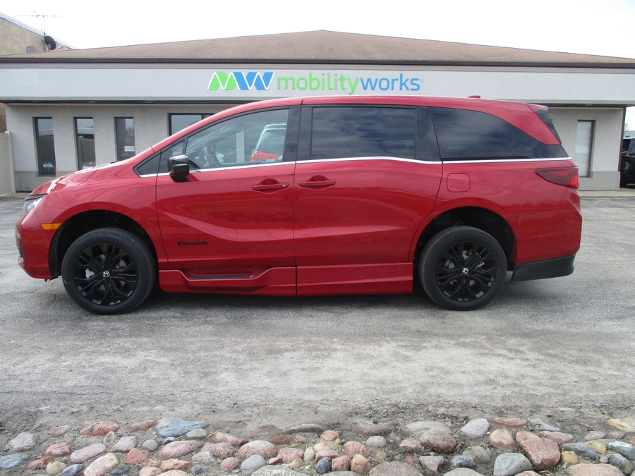 Red Honda Odyssey image number 2