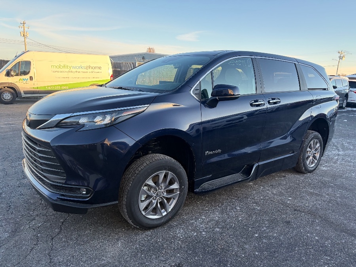 2025 TOYOTA SIENNA - Image 5