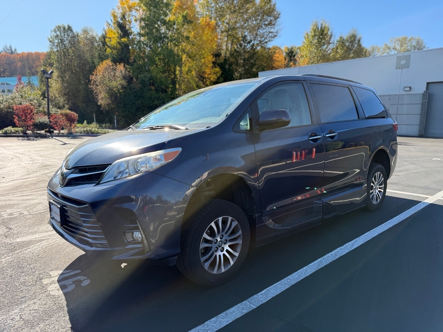 Used 2018 Toyota Sienna XLE - VMI Side Entry In Floor Automatic Ramp