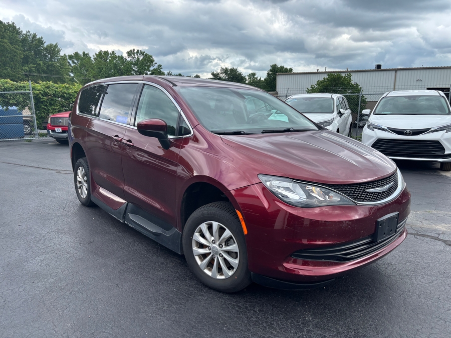 Used 2017 Chrysler Pacifica Touring - VMI Side Entry Entry In Floor Automatic Ramp