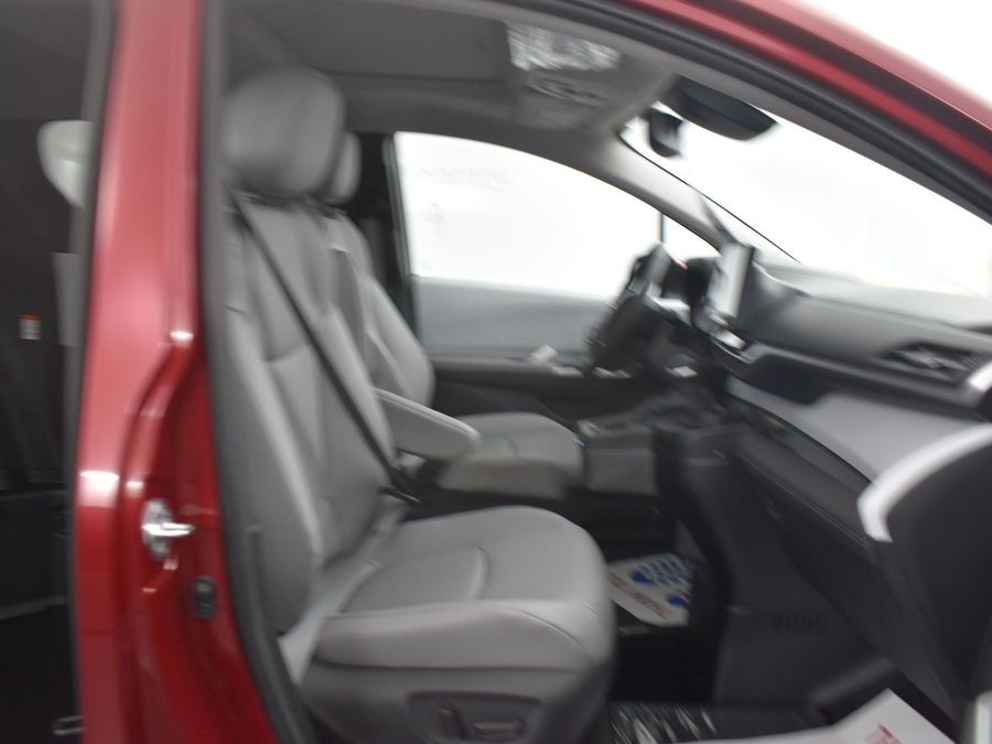 New 2025 Toyota Sienna Hybrid XLE Base - BraunAbility Side Entry Entry Fold Out Automatic Ramp