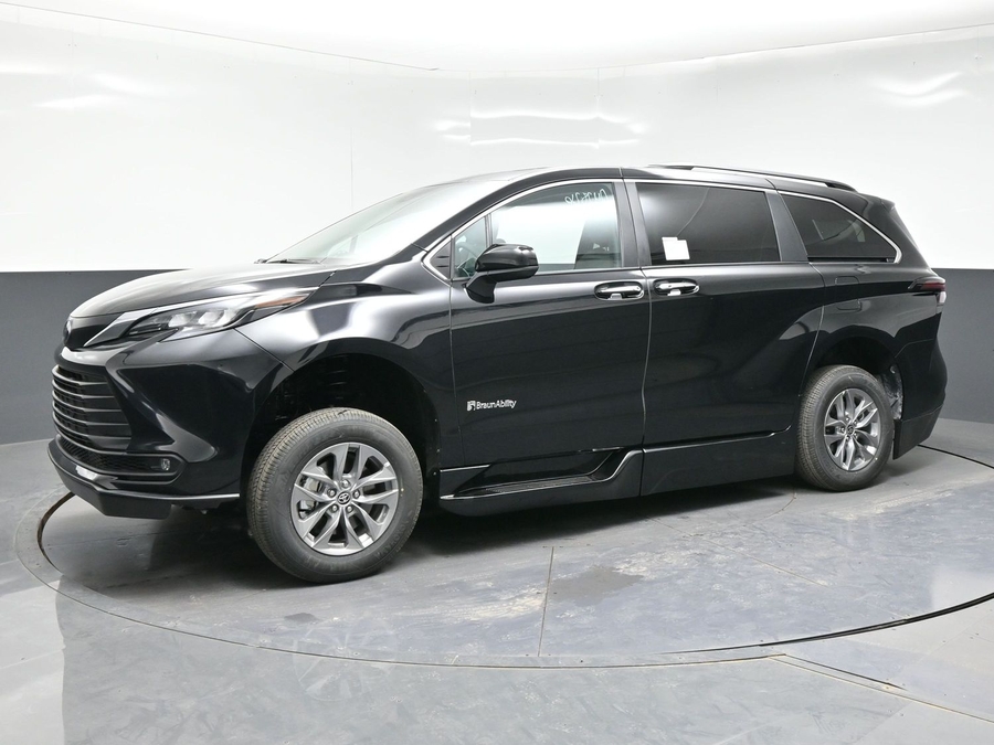 Black Toyota Sienna image number 2