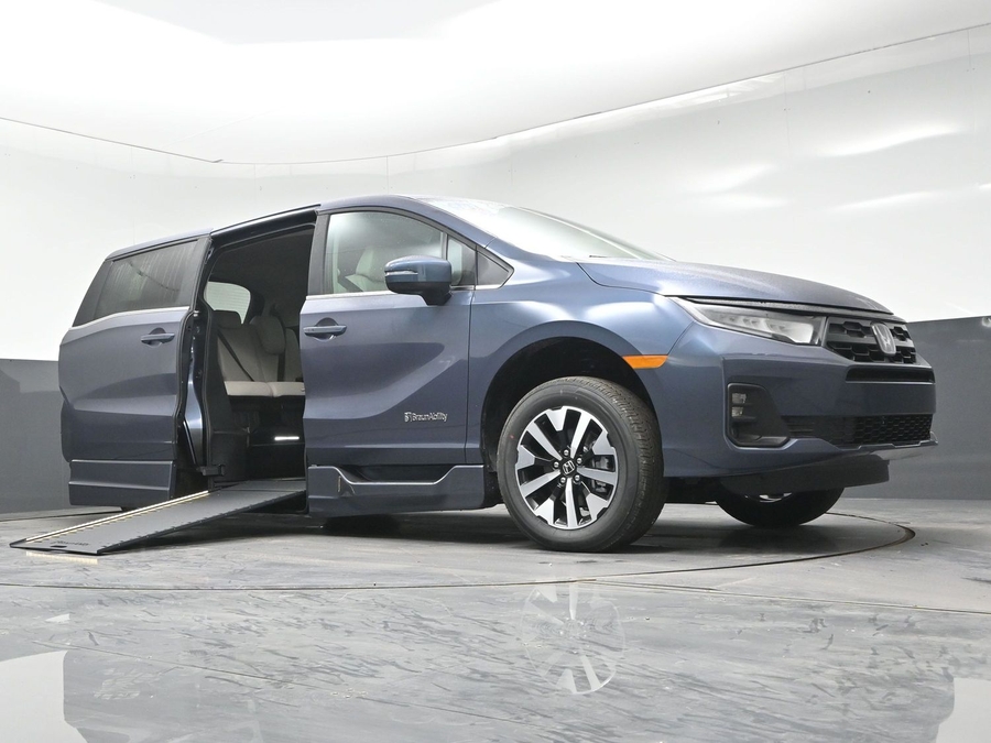 Blue Honda Odyssey image number 15