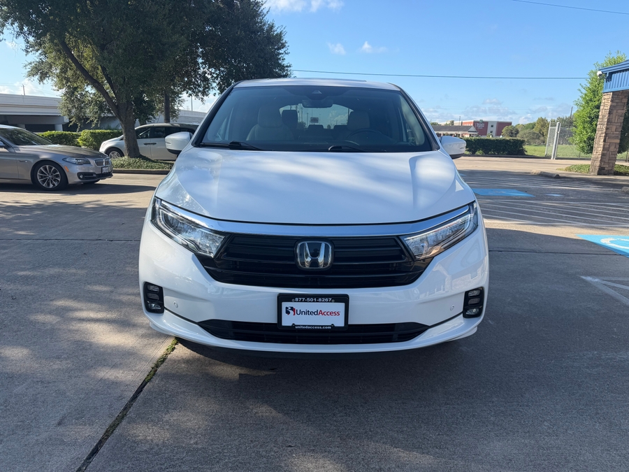 Used 2022 Honda Odyssey Touring - BraunAbility Side Entry In Floor Automatic Ramp