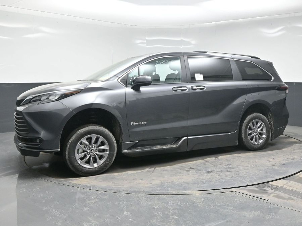 2025 TOYOTA SIENNA - Image 3