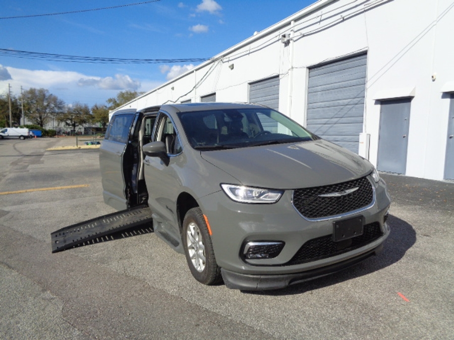 Used 2023 Chrysler Pacifica Touring L - BraunAbility Side Entry Entry Fold Out Automatic Ramp