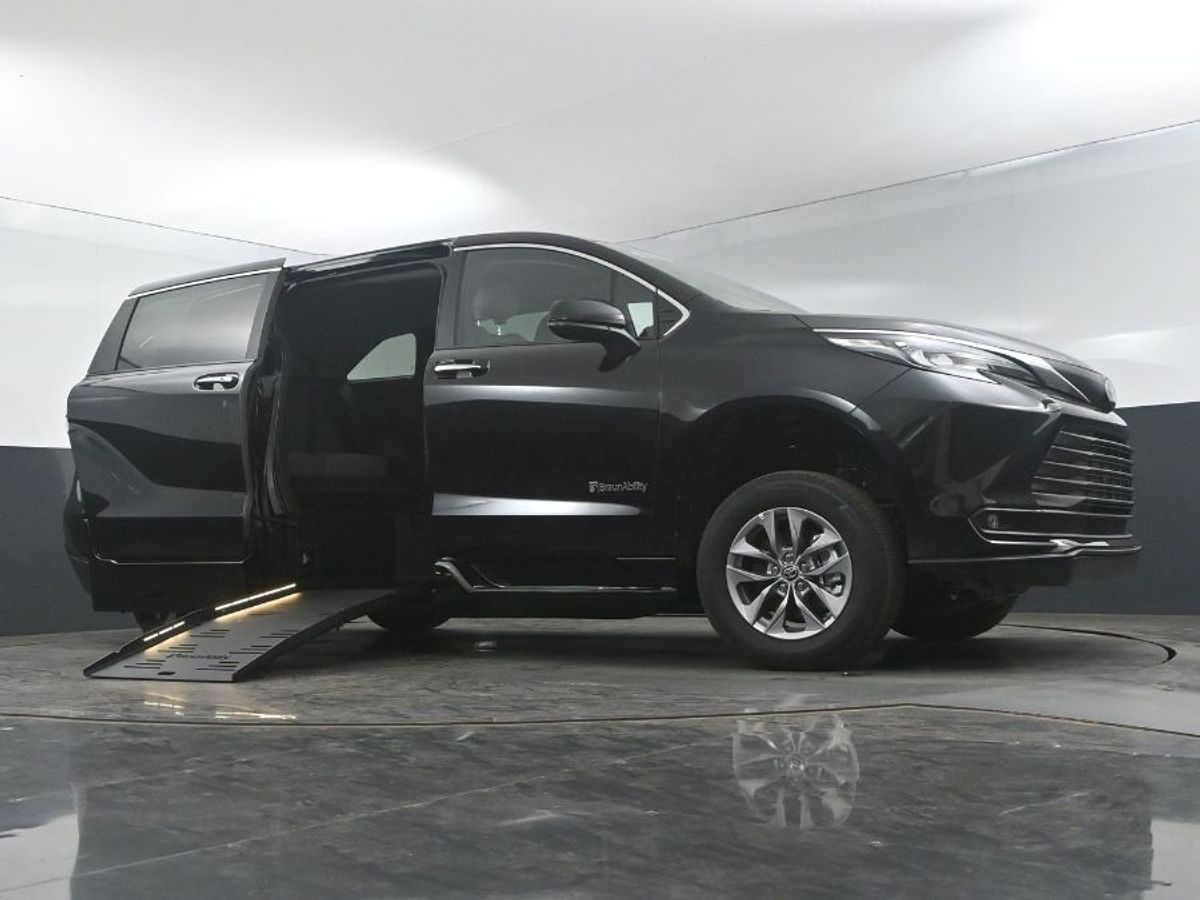 2025 TOYOTA SIENNA - Image 18