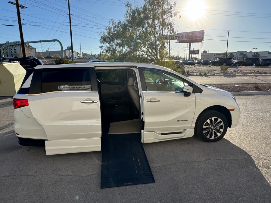 Used 2024 Honda Odyssey EX-L - BraunAbility Side Entry Entry In Floor Automatic Ramp