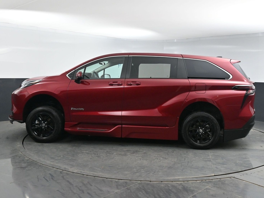 Used 2023 Toyota Sienna Hybrid LE - BraunAbility Side Entry Entry Fold Out Automatic Ramp