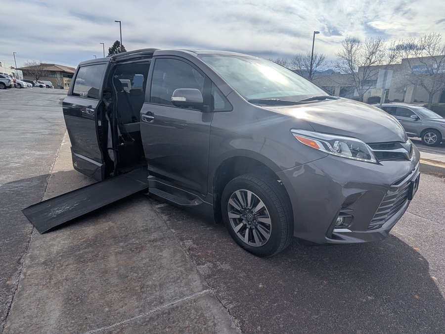 Used 2020 Toyota Sienna Limited - VMI Side Entry Entry In Floor Automatic Ramp
