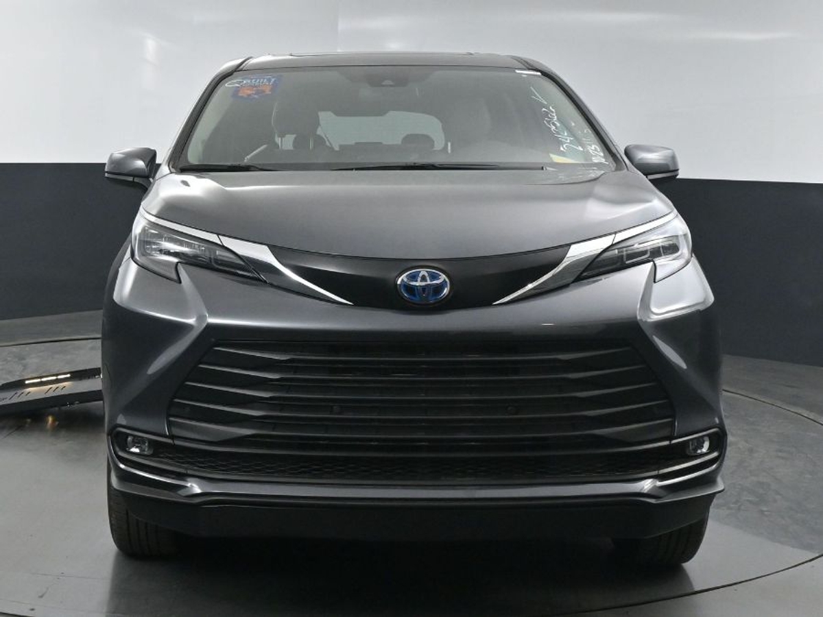2025 TOYOTA SIENNA - Image 3