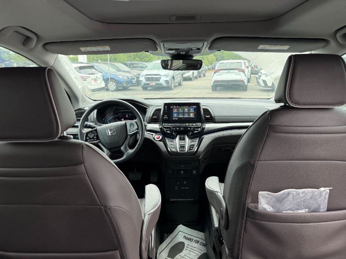 Silver Honda Odyssey image number 5