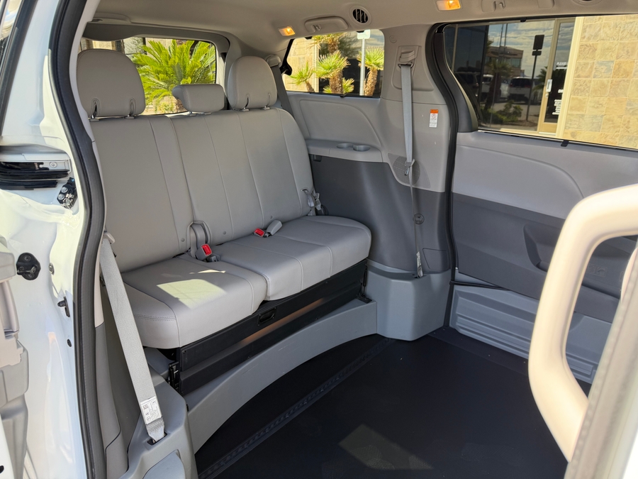 Used 2018 Toyota Sienna XLE - BraunAbility Side Entry Fold Out Automatic Ramp