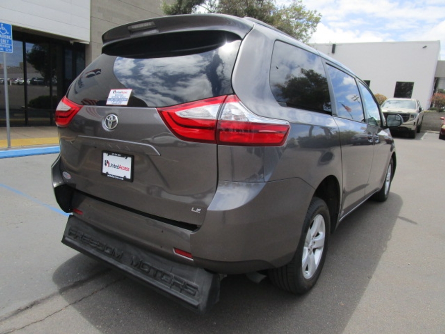 Used 2015 Toyota Sienna LE - FRE Rear Entry Entry Fold Out Manual Ramp