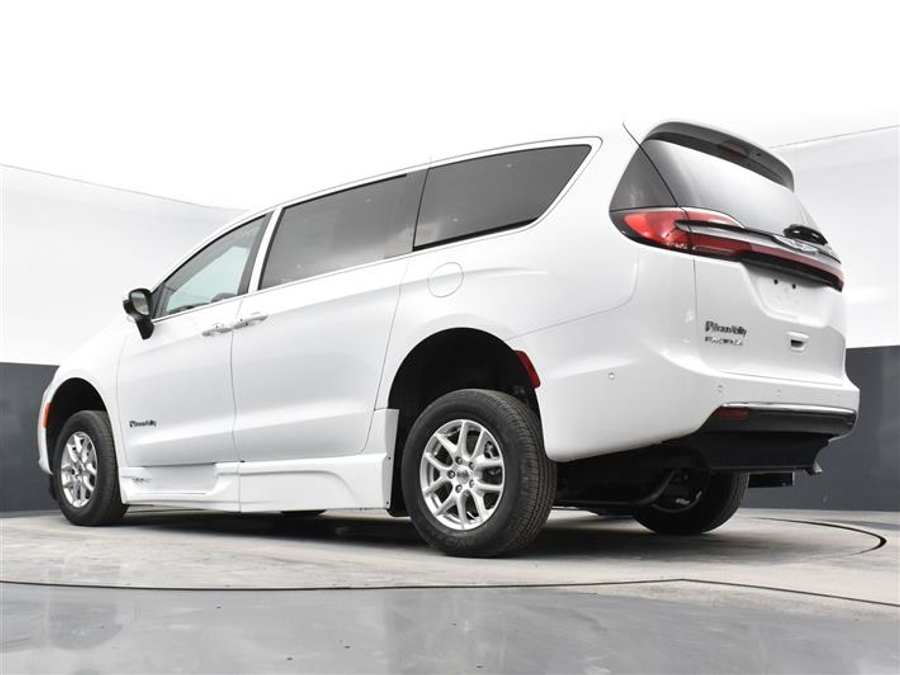 Used 2024 Chrysler Pacifica Touring L - BraunAbility Side Entry In Floor Automatic Ramp