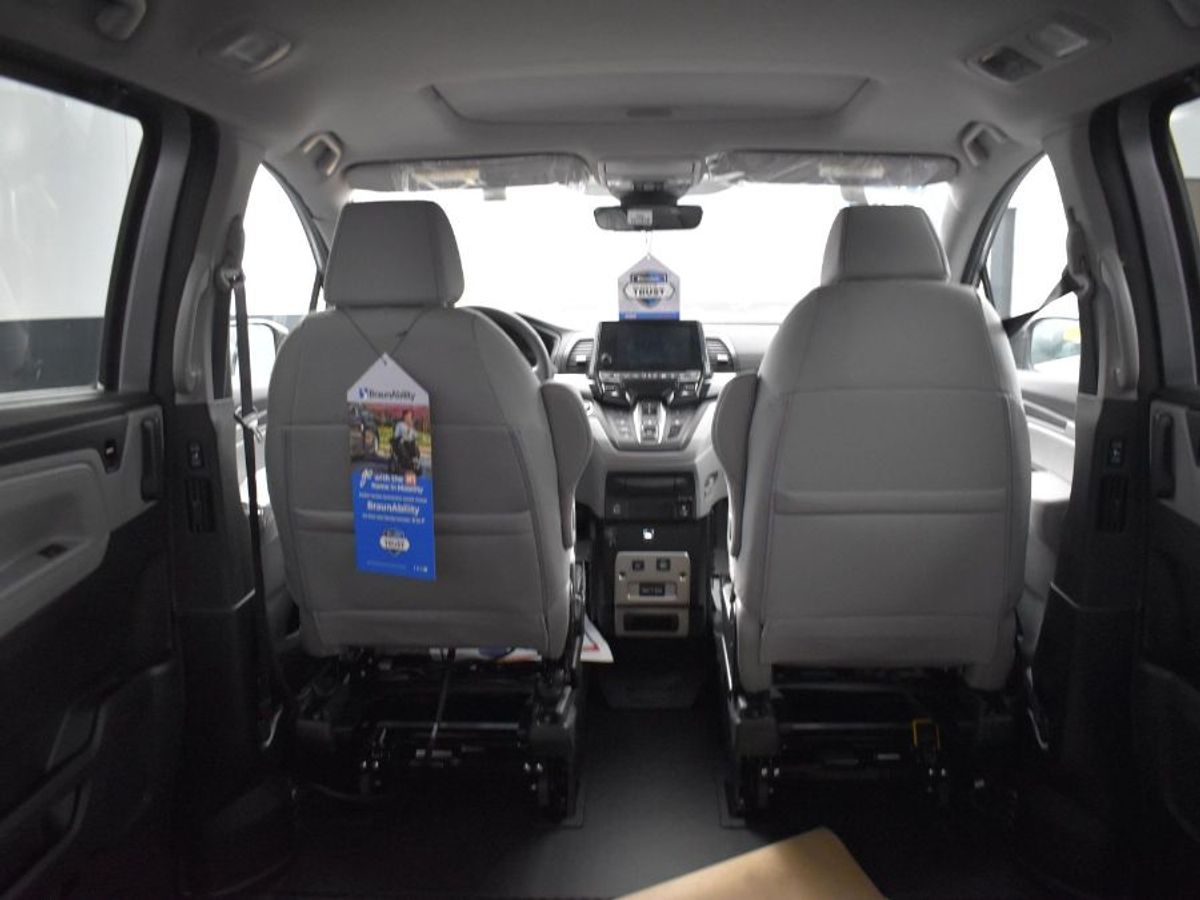 2024 Honda Odyssey EX-L - Photo 17