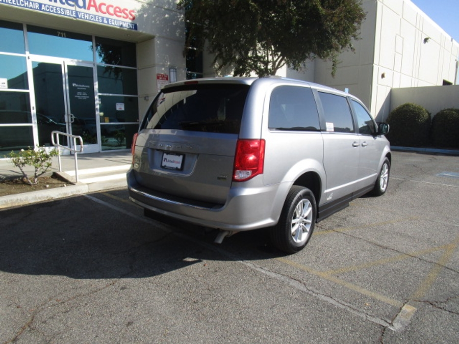 Used 2019 Dodge Grand Caravan SXT - VMI Side Entry Entry Fold Out Automatic Ramp