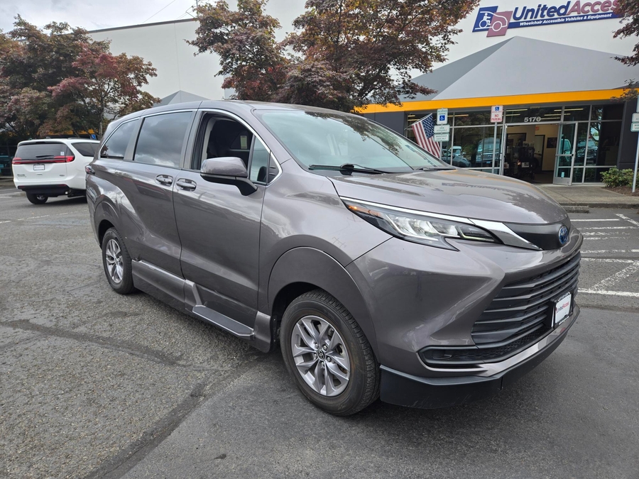 Used 2021 Toyota Sienna Hybrid LE - Vantage Mobility Commercial Side Entry In Floor Manual Ramp