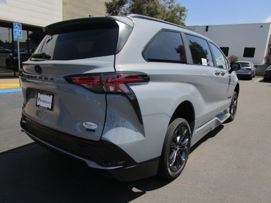 New 2026 Toyota Sienna Hybrid XSE Sport - BraunAbility Side Entry Entry Fold Out Automatic Ramp