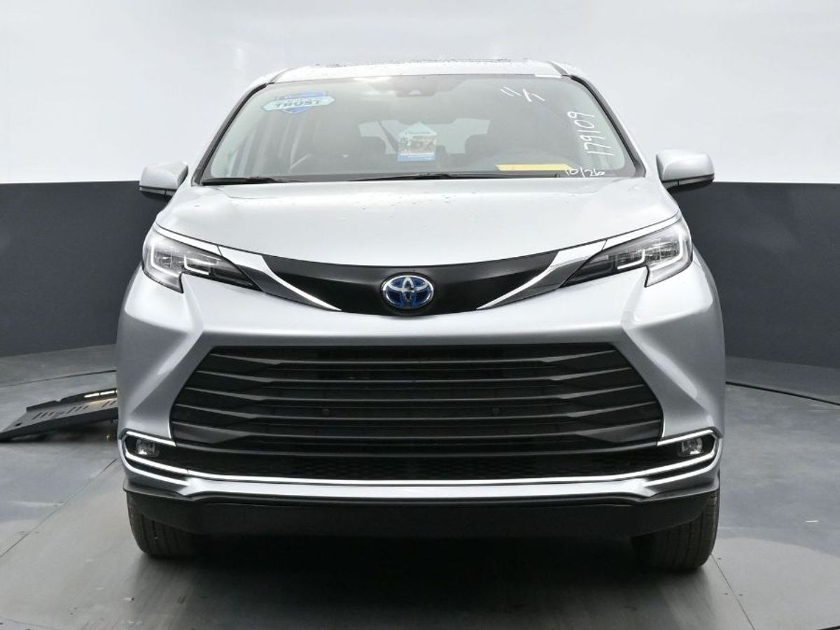 2023 Toyota Sienna XLE - Photo 15