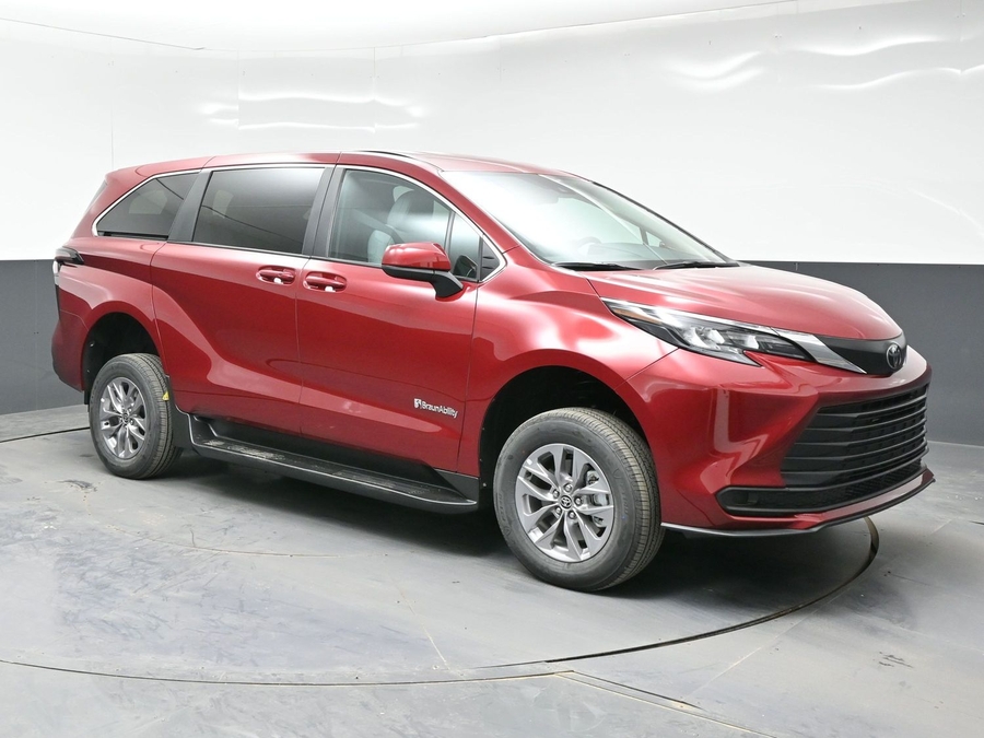 New 2026 Toyota Sienna Hybrid LE - BraunAbility Commercial Rear Entry Entry Fold Out Manual Ramp