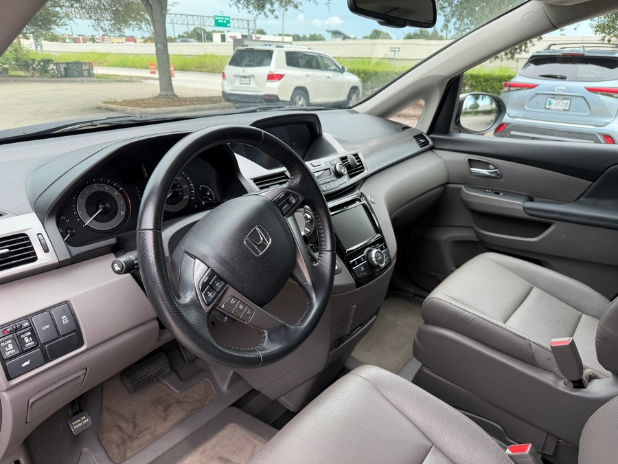 Used 2016 Honda Odyssey EX-L w/Navi - BraunAbility Side Entry Fold Out Automatic Ramp