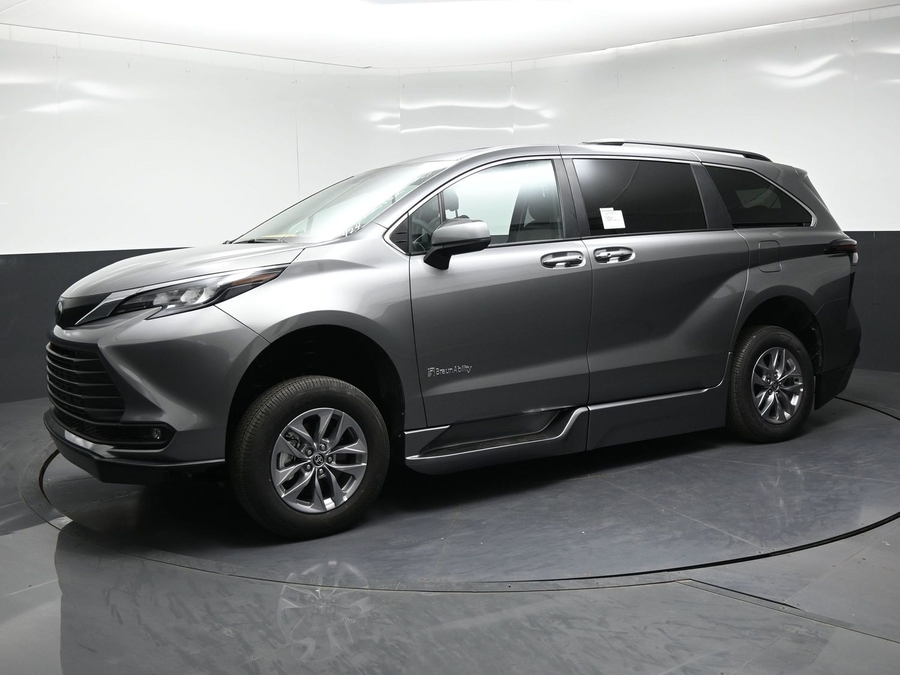 New 2026 Toyota Sienna Hybrid XLE Base - BraunAbility Side Entry In Floor Automatic Ramp