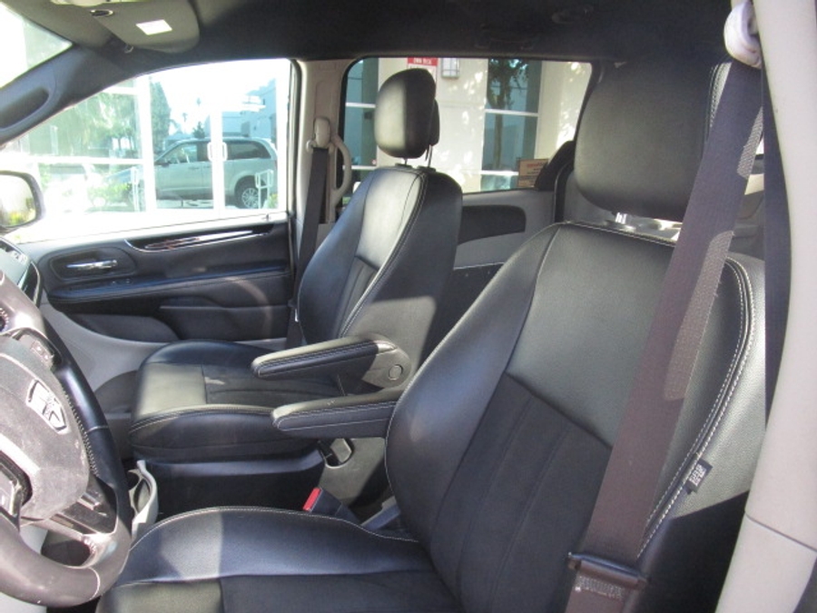 Used 2019 Dodge Grand Caravan SXT - VMI Side Entry Entry Fold Out Automatic Ramp