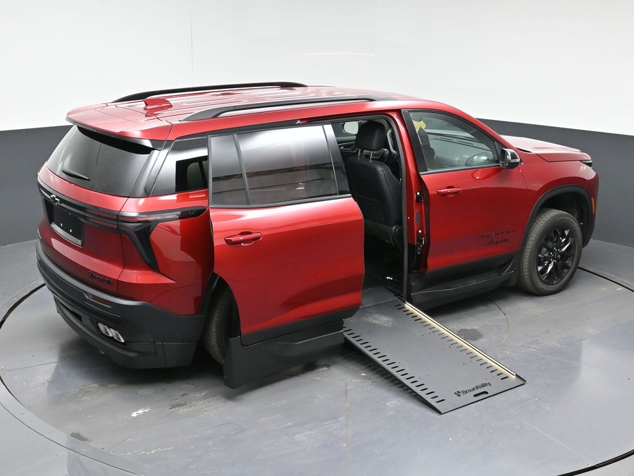 New 2026 Chevrolet Traverse 1LT Midnight - BraunAbility Side Entry In Floor Automatic Ramp