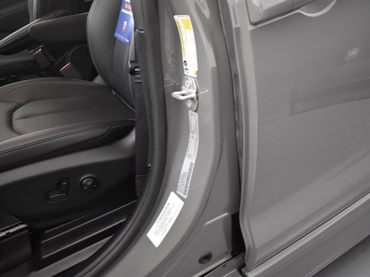 2025 CHRYSLER PACIFICA - Image 17