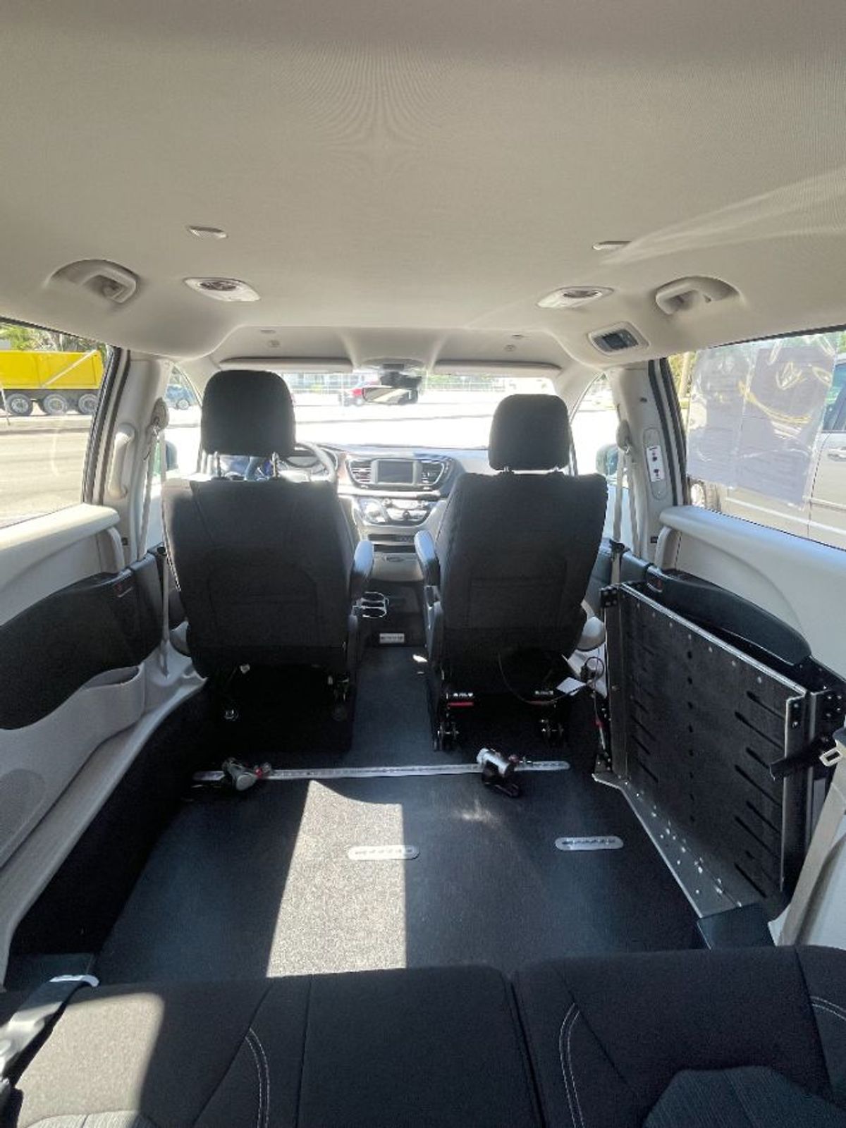 2024 CHRYSLER VOYAGER - Image 14