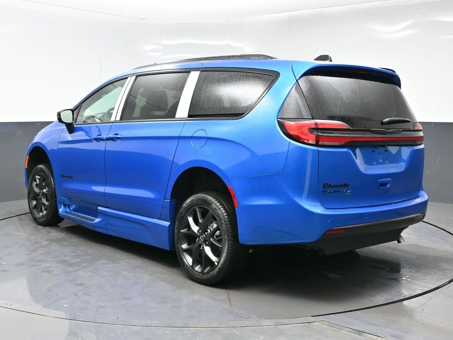 New 2026 Chrysler Pacifica Select Sport - BraunAbility Side Entry Entry Fold Out Automatic Ramp